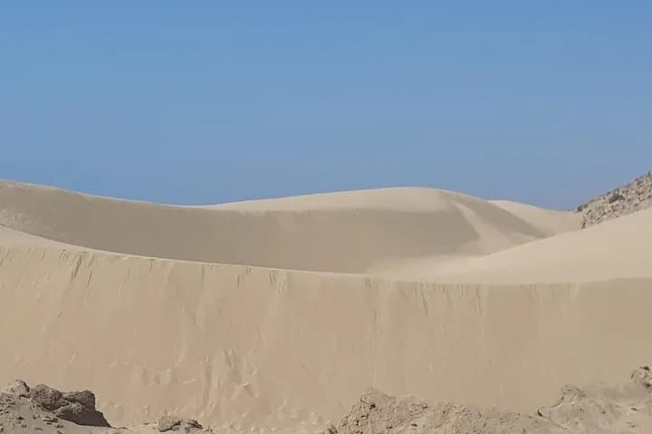 Paradise Valley & Sahara dunes